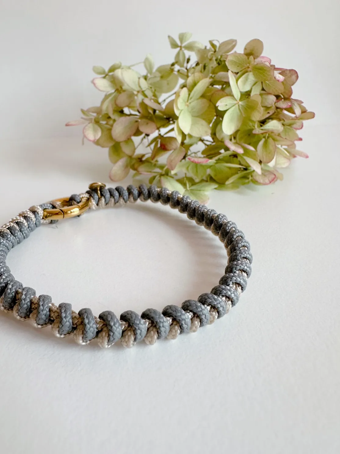 ohrangerie Limited Edition | Graue Stücke<Geknüpftes Armband aus Segeltau, beige/grau