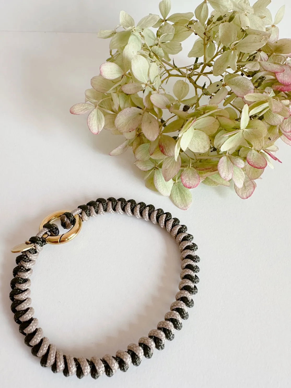 ohrangerie Limited Edition | Grüne Stücke<Geknüpftes Armband aus Segeltau, olive/beige