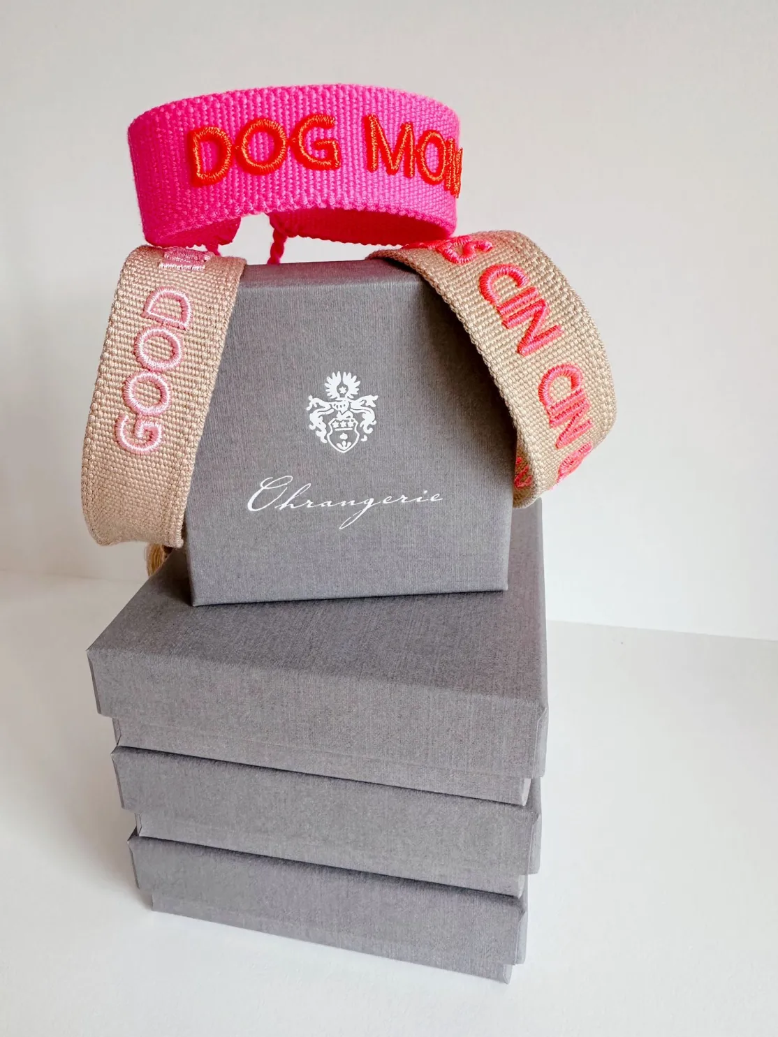 ohrangerie Limited Edition | Erdige Stücke<Gewebtes Armband "Cheers, Cin Cin & Salute", beige/neonpink