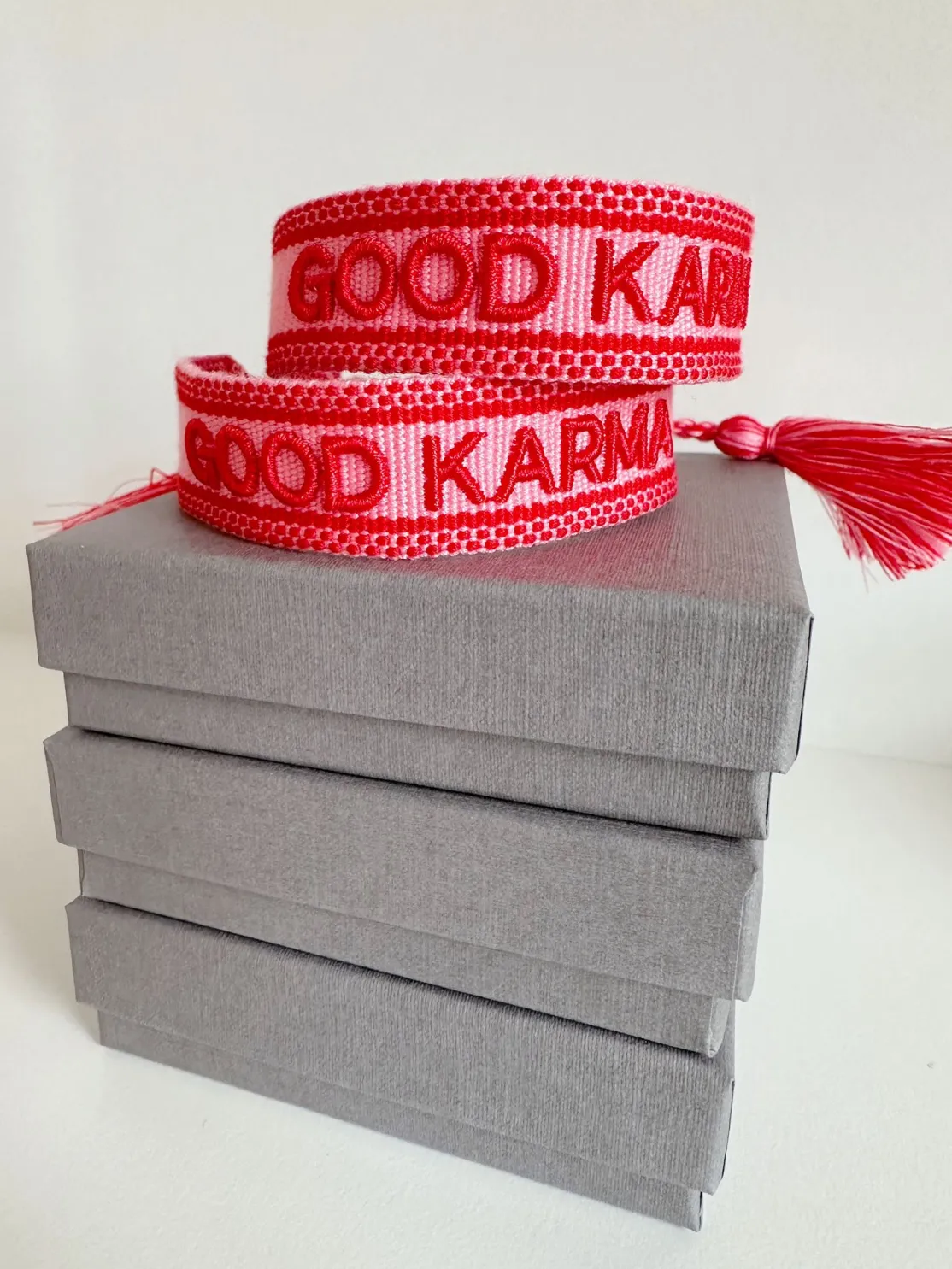 ohrangerie Limited Edition | Rosa Stücke<Gewebtes Armband "Good Karma", rot/rosa