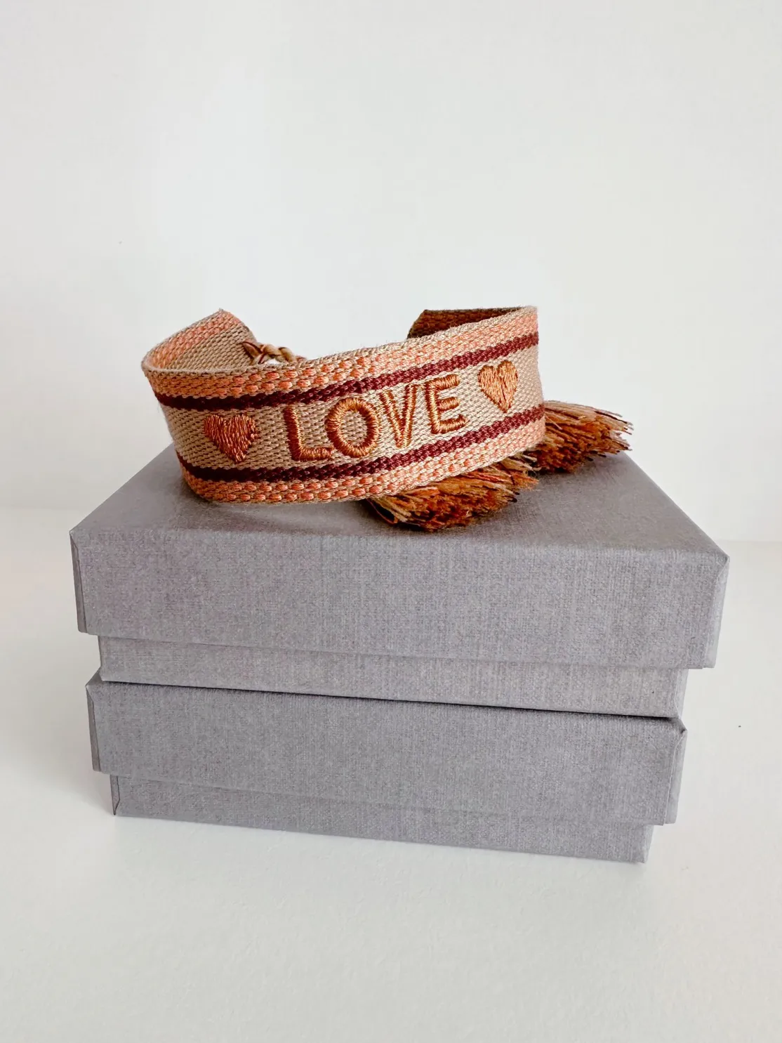 ohrangerie Limited Edition | Valentinstag<Gewebtes Armband "LOVE", beige/nude/cognac