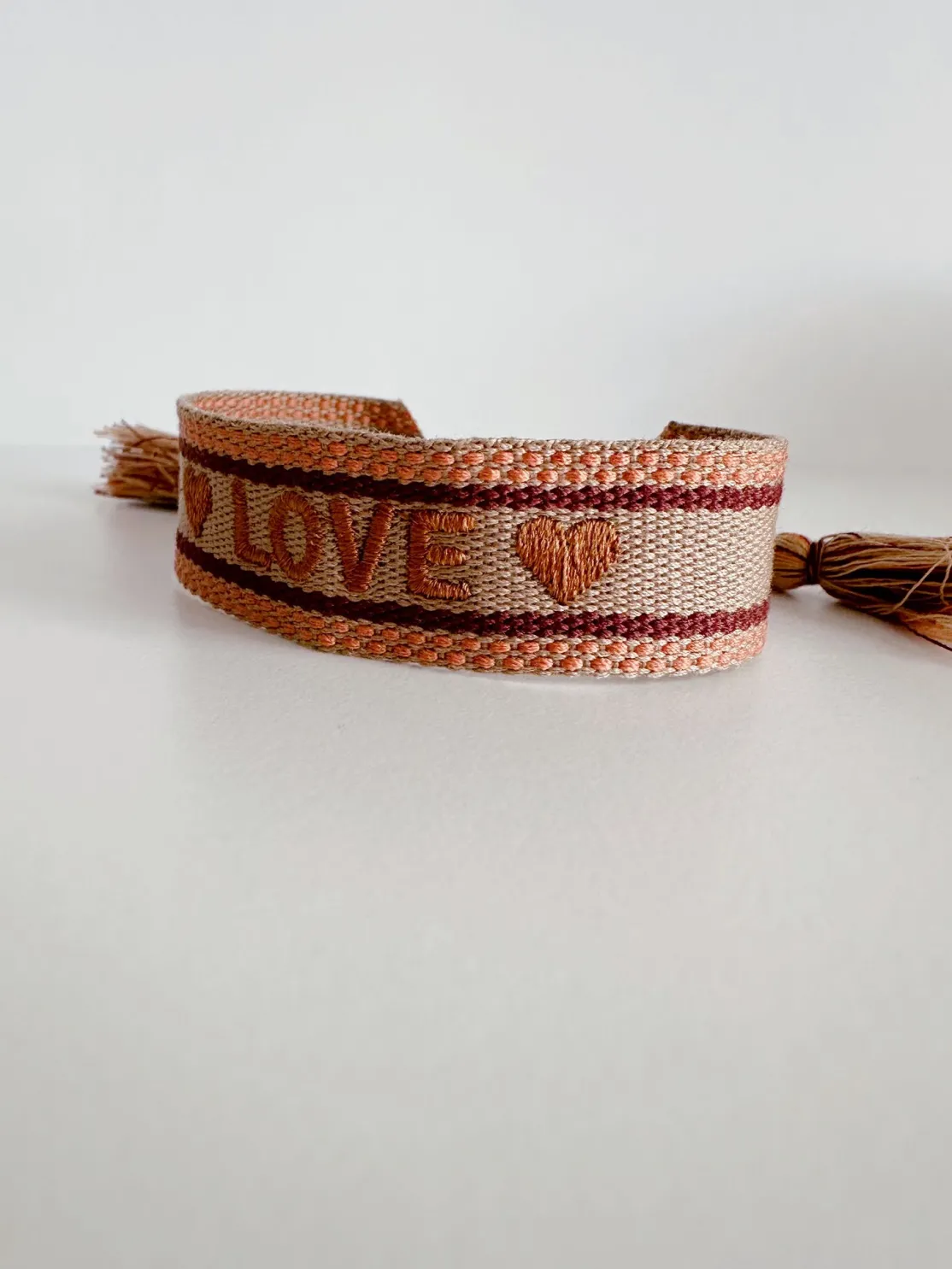 ohrangerie Limited Edition | Valentinstag<Gewebtes Armband "LOVE", beige/nude/cognac