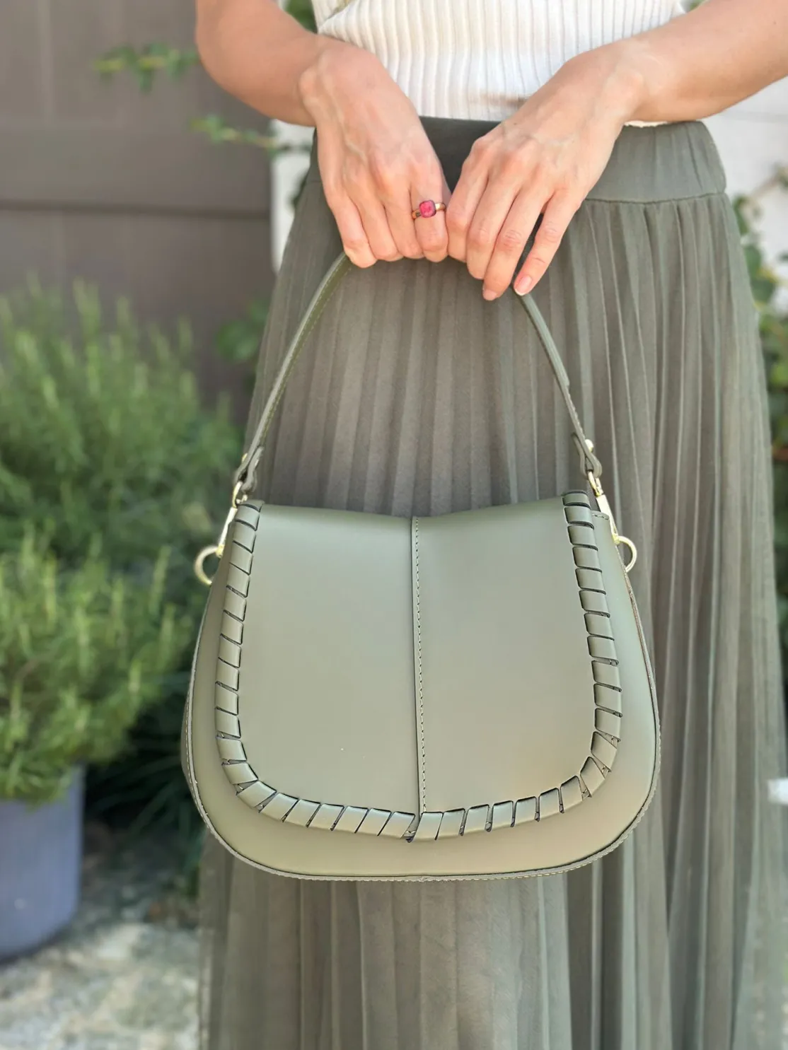 ohrangerie Limited Edition | Grüne Stücke<Ledertasche mit Crossbodyriemen, olive