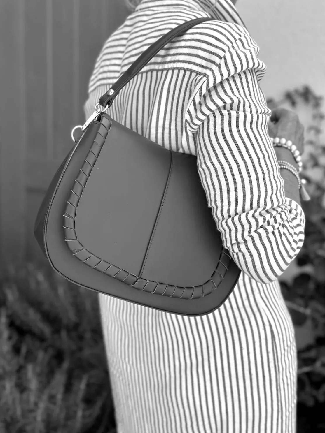 ohrangerie Limited Edition | Lila Stücke<Ledertasche mit Crossbodyriemen, traube
