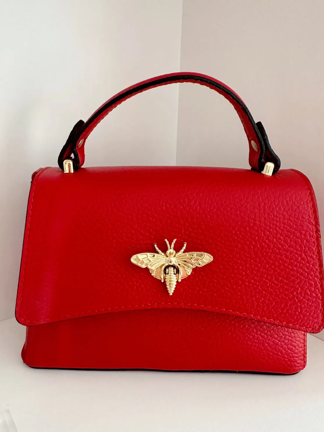 ohrangerie Limited Edition | Rosa Stücke<Ledertasche mit Umhängegurt, rot