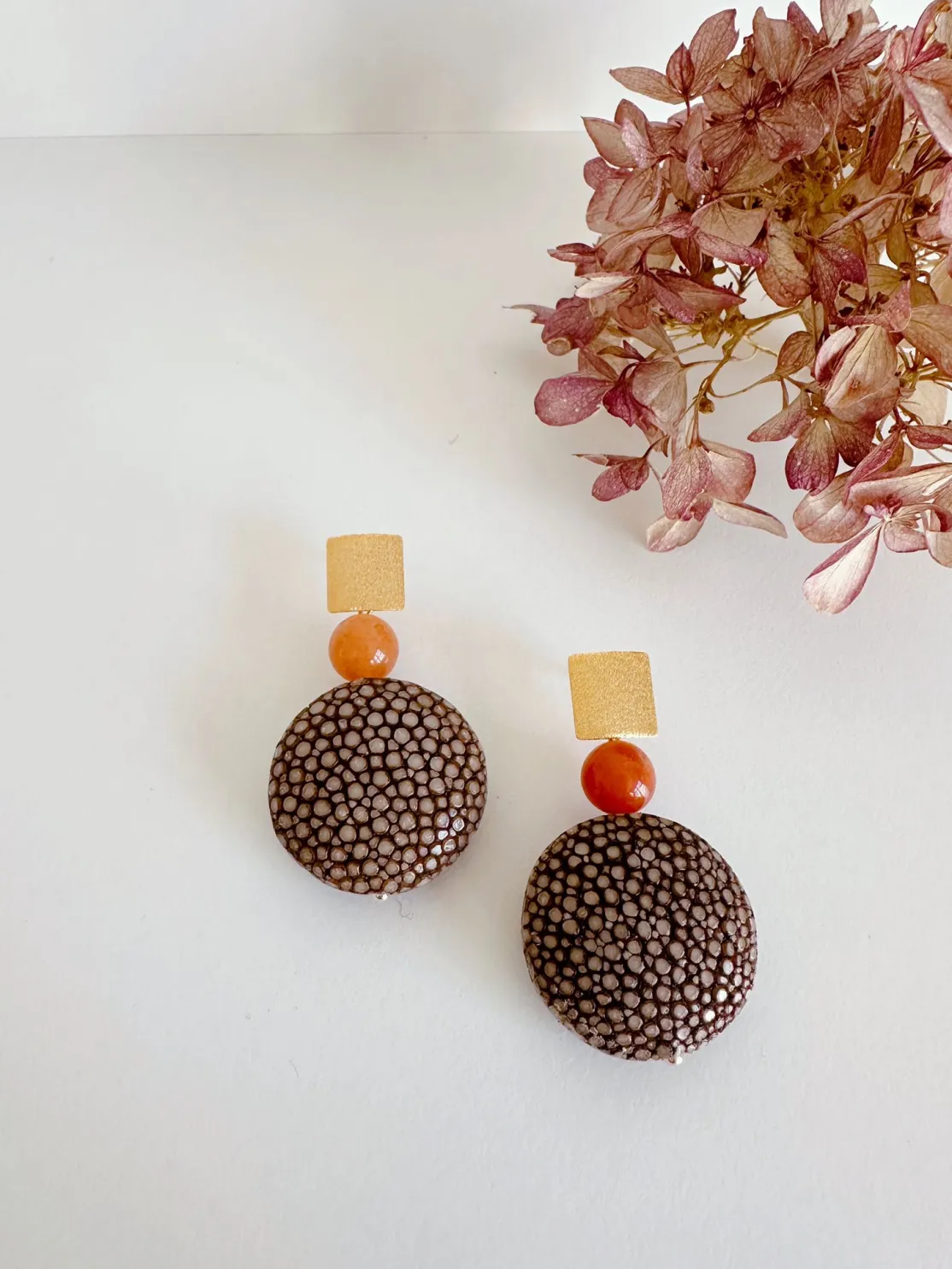 ohrangerie Limited Edition | Orange Stücke<Ohrringe aus Rochenleder, braun/orange