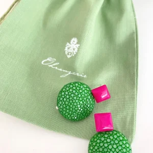 ohrangerie Pinke Stücke | Grüne Stücke<Ohrringe aus Rochenleder mit Jade, grasgrün-pink