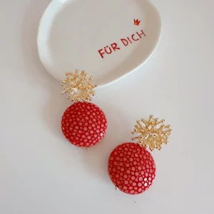 ohrangerie Limited Edition | Rosa Stücke<Ohrringe aus Rochenleder mit Korallenstecker, rot