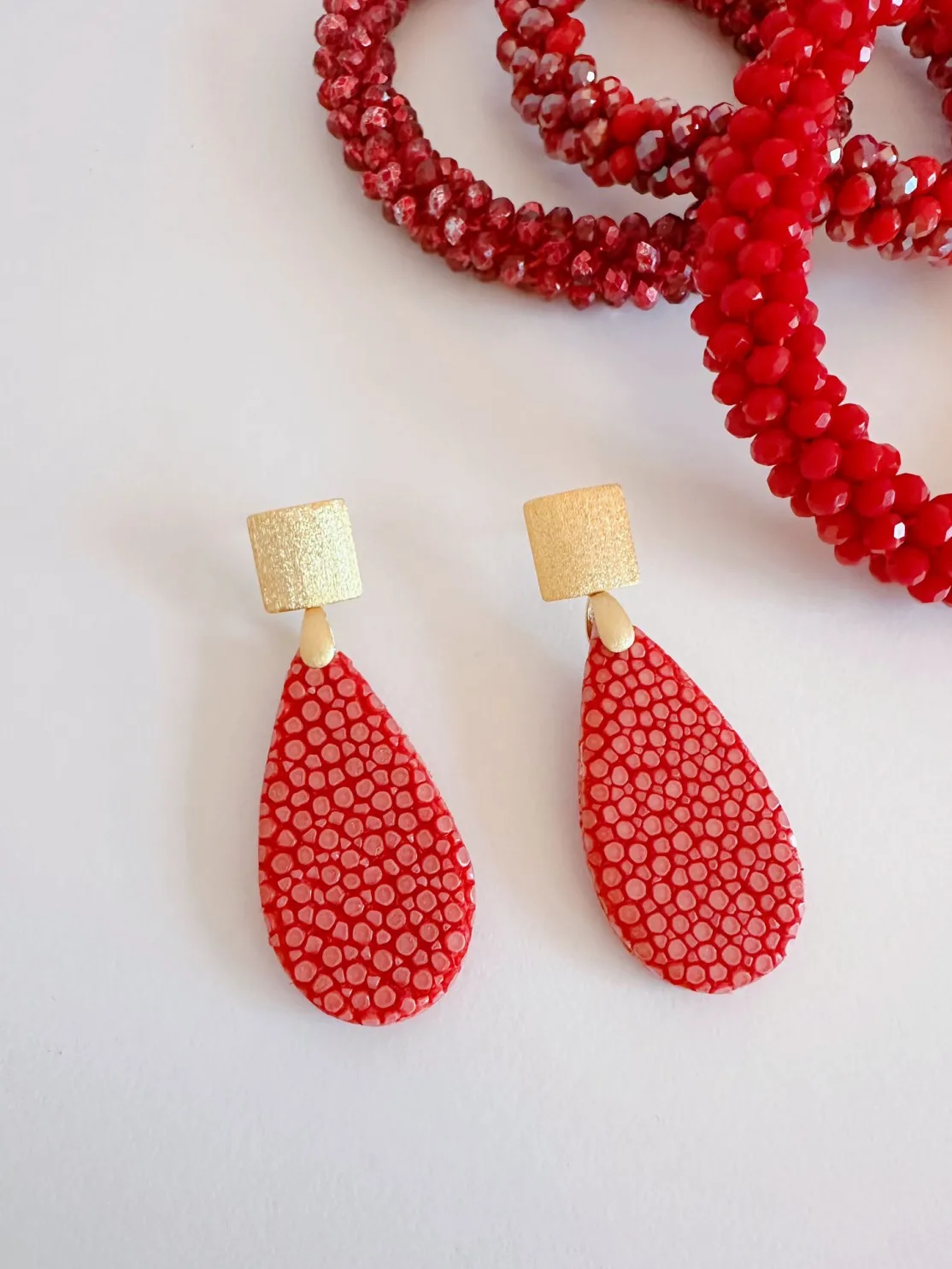 ohrangerie Limited Edition | Rosa Stücke<Ohrringe aus Rochenleder, rot