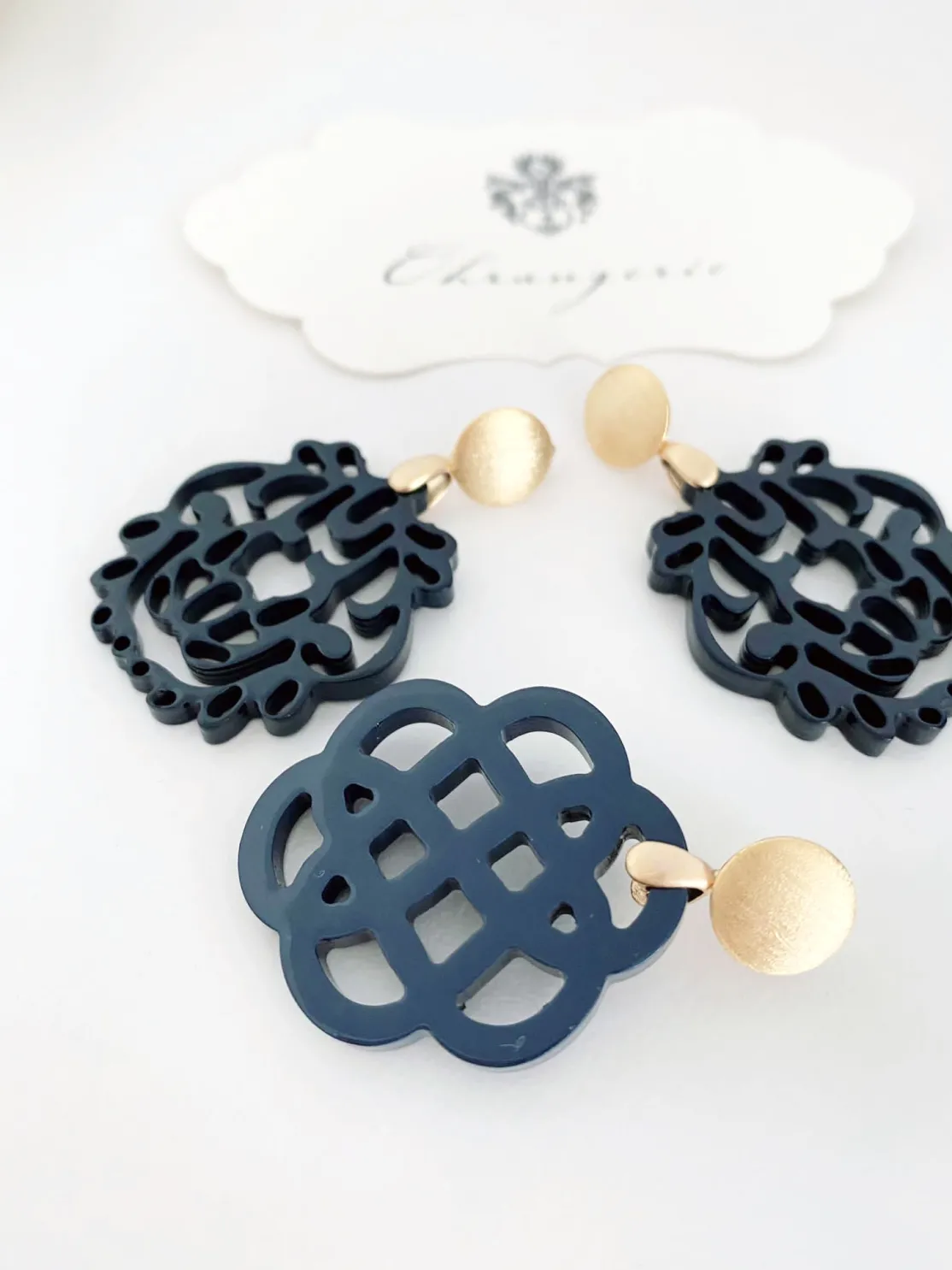 ohrangerie Blaue Stücke | Ohrringe Aus Horn<"Anemone" aus Horn, nachtblau