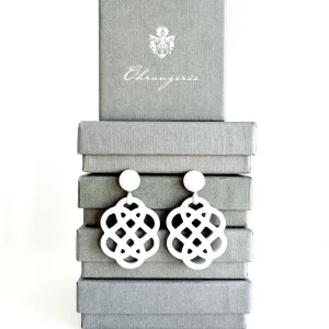 ohrangerie Weiße Stücke | Hochzeitsohrringe<"Anemone" aus Horn, weiss