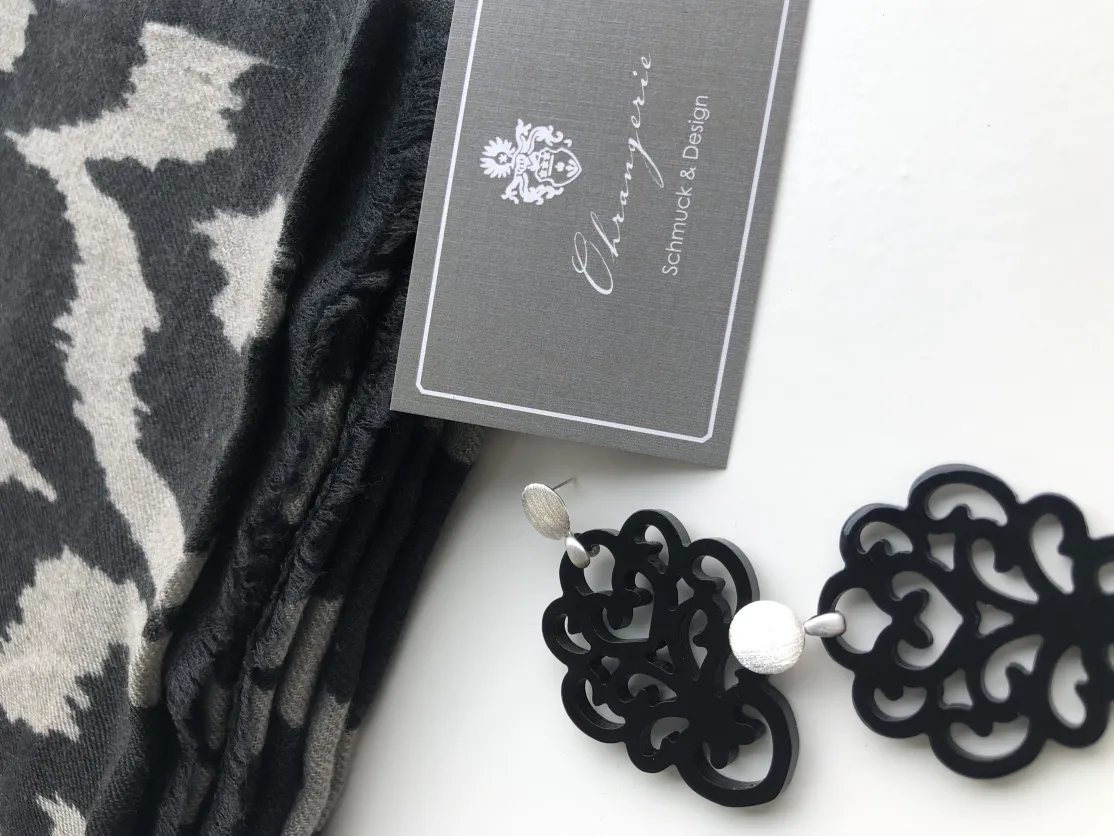 ohrangerie Schwarze Stücke | Ohrringe Aus Horn<"Butterblume" aus Horn, schwarz
