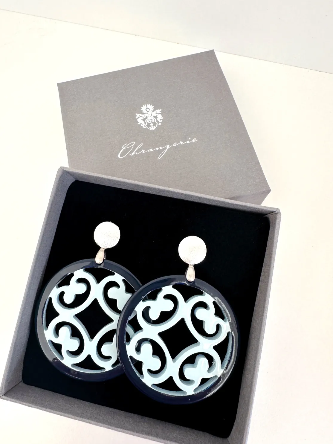 ohrangerie Limited Edition | Blaue Stücke<"Edelrose" aus Horn, dunkelblau/hellblau