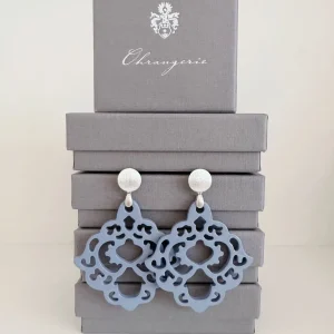 ohrangerie Blaue Stücke | Ohrringe Aus Horn<"Glockenblume" aus Horn, taubenblau