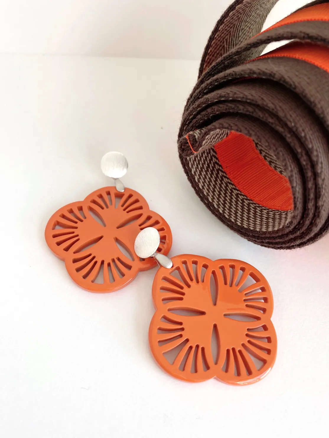 ohrangerie Glückskollektion | Orange Stücke<"Lauras Glück" aus Horn, orange