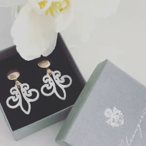 ohrangerie Weiße Stücke | Hochzeitsohrringe<"Lilien" aus Perlmutt, weiß