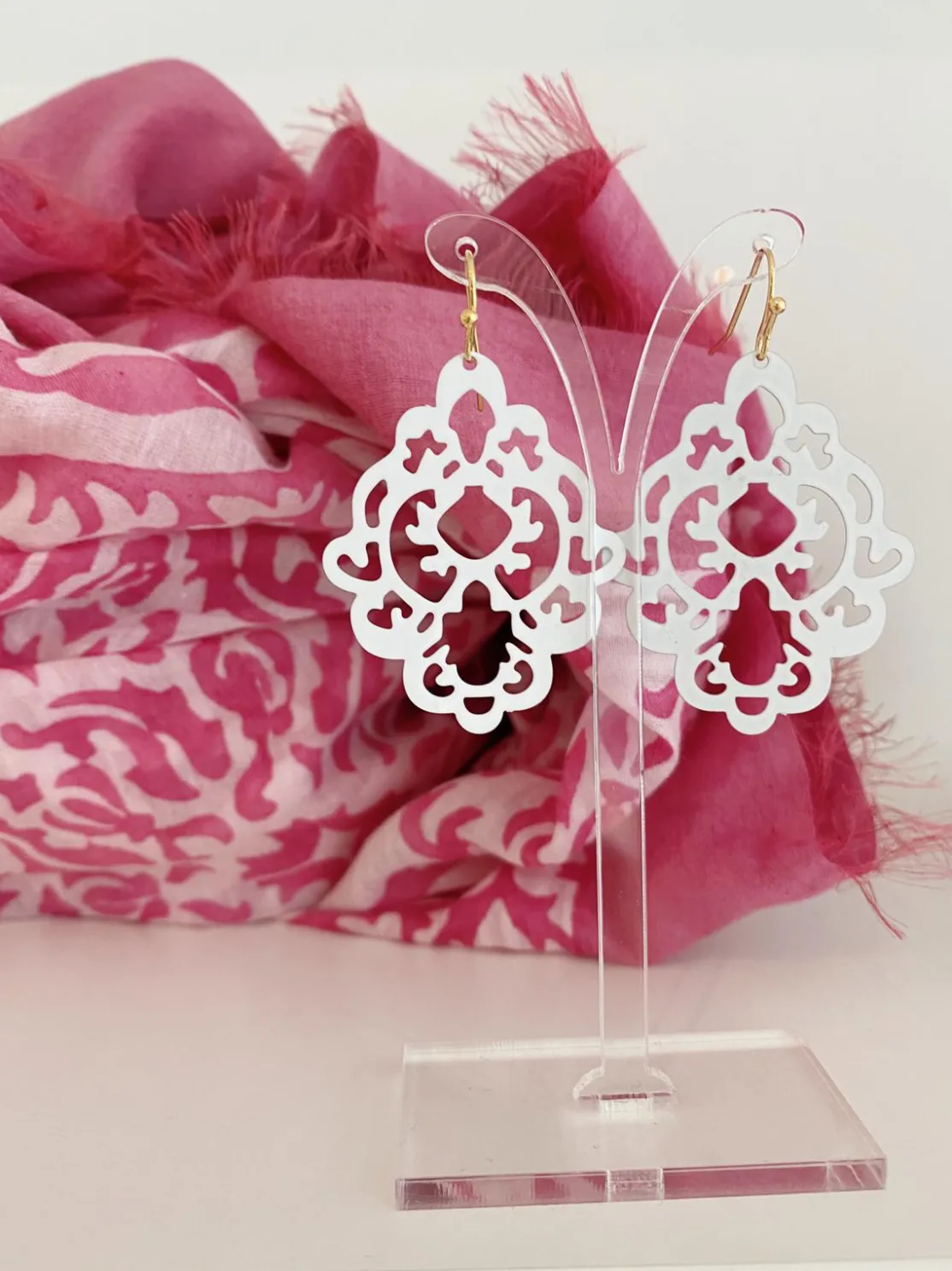 ohrangerie Weiße Stücke | Hochzeitsohrringe<"Orientalische Blätter" aus Edelmetall, weiß