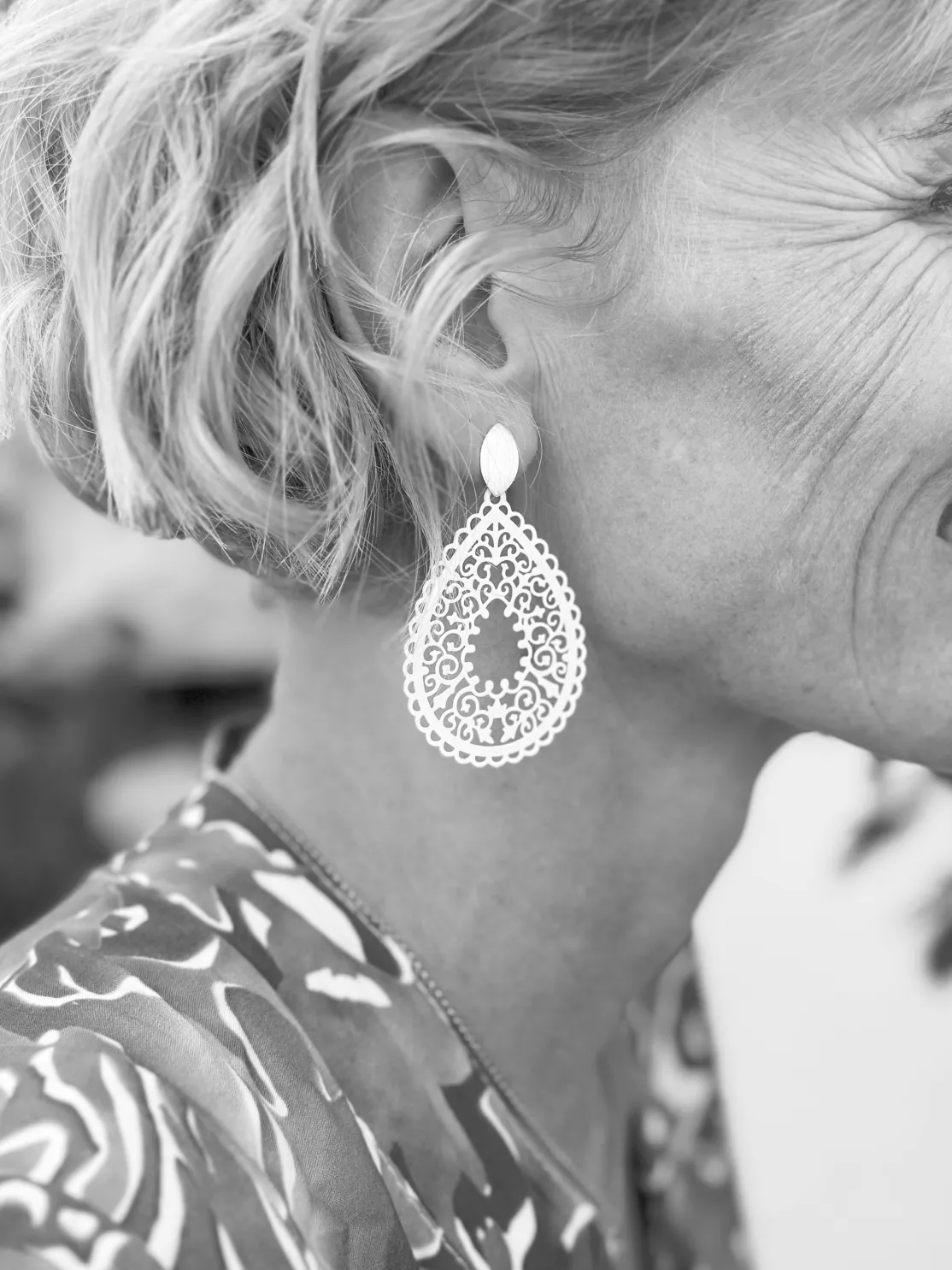 ohrangerie Weiße Stücke | Hochzeitsohrringe<"Orientalische Tropfen" aus Edelmetall, weiß