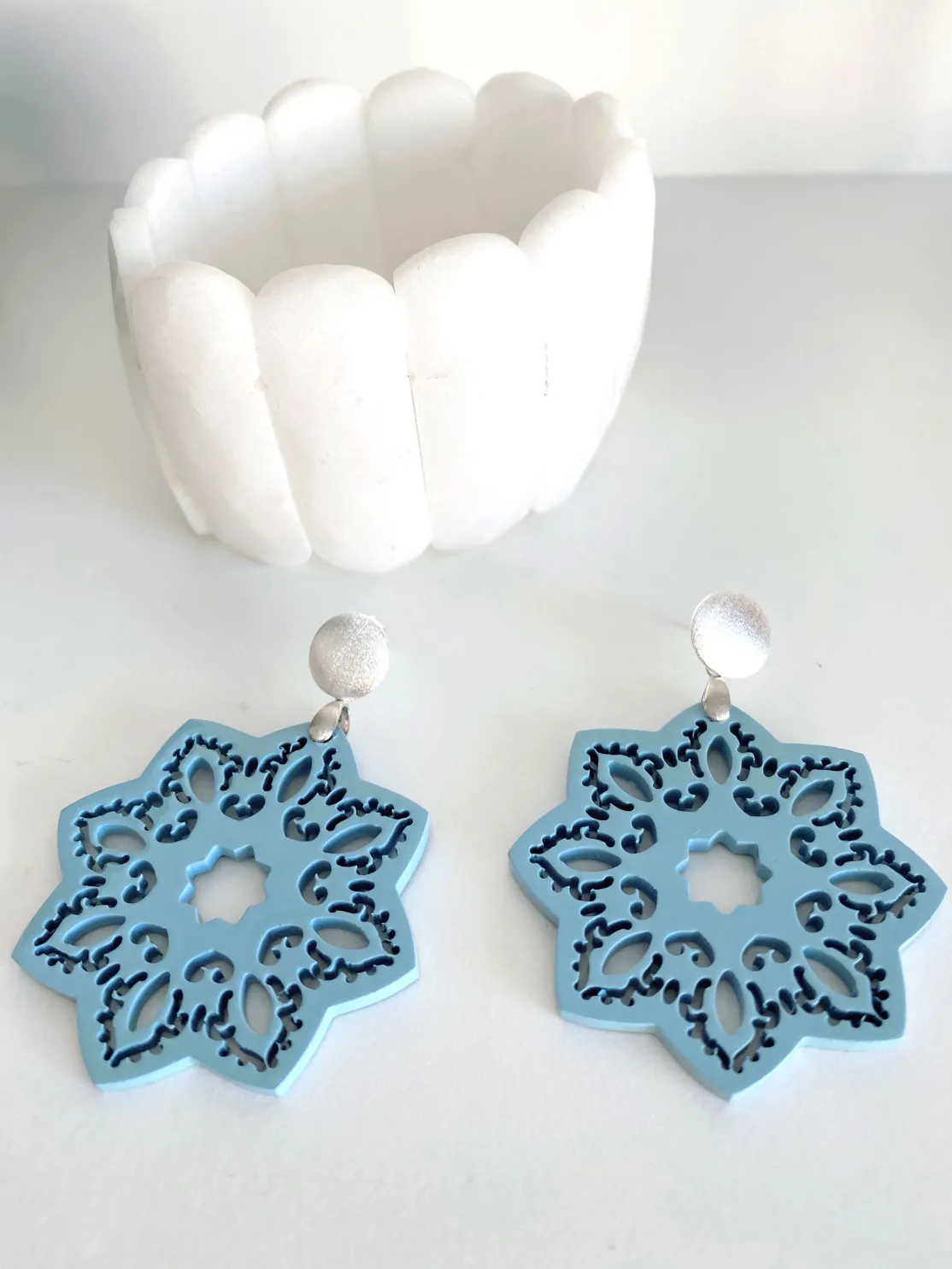 ohrangerie Limited Edition | Blaue Stücke<"Sternchen" aus Horn, hellblau