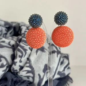 ohrangerie Orange Stücke | Blaue Stücke<Rochenleder mit Beerensteckern, dunkelblau/orange