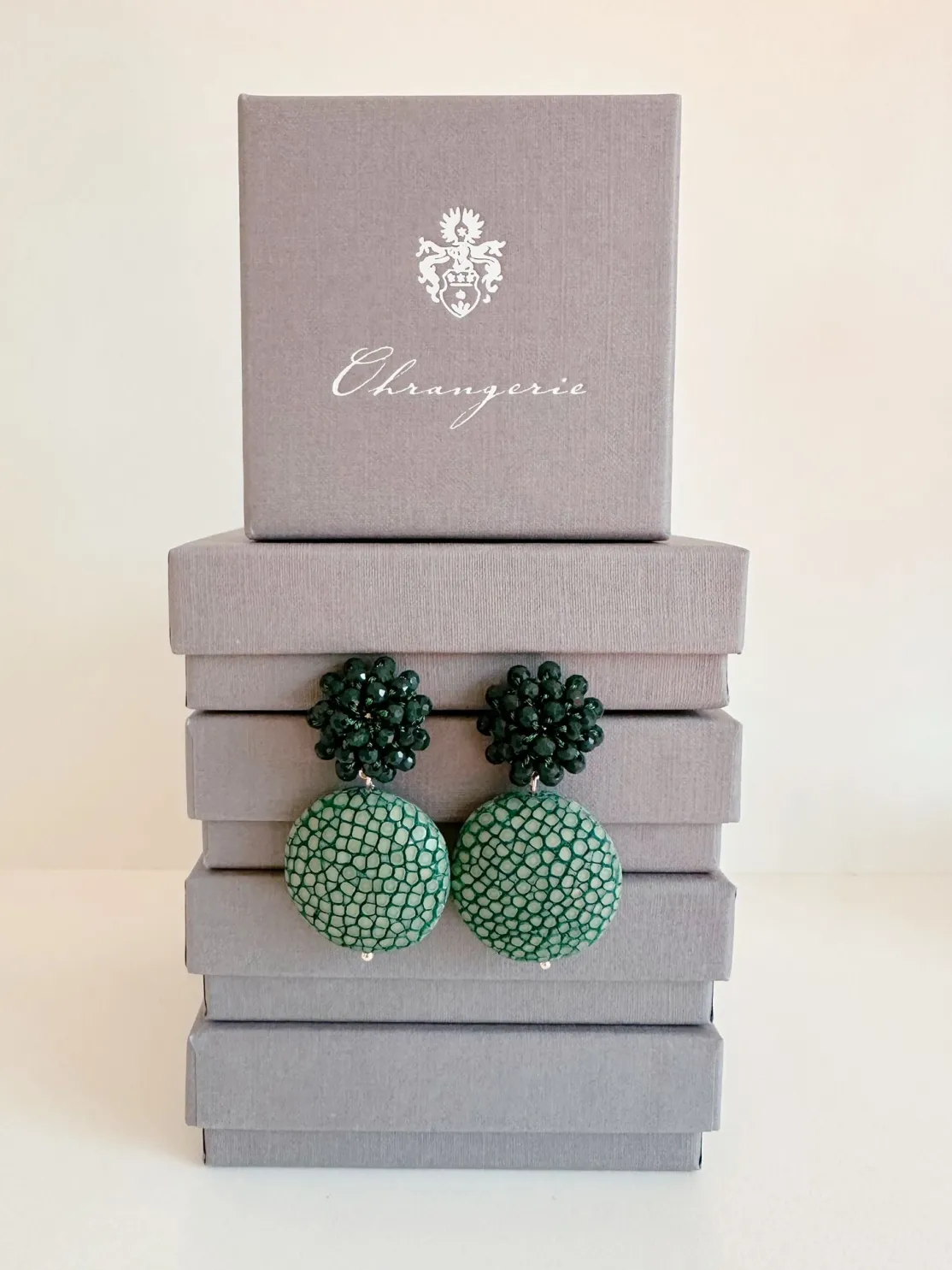 ohrangerie Grüne Stücke | Ohrringe Aus Rochenleder<Rochenleder mit Glitzerbeerensteckern, flaschengrün