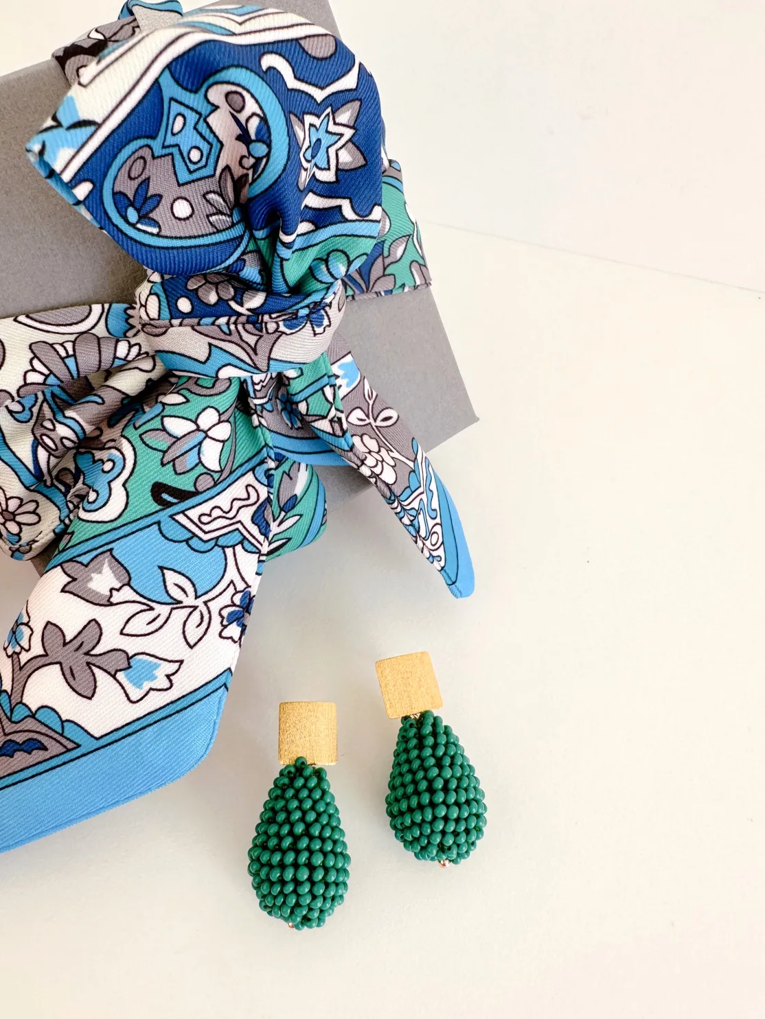 ohrangerie Grüne Stücke | Blaue Stücke<Tuch für´s Handgelenk/Tasche, blau/weiß/grün